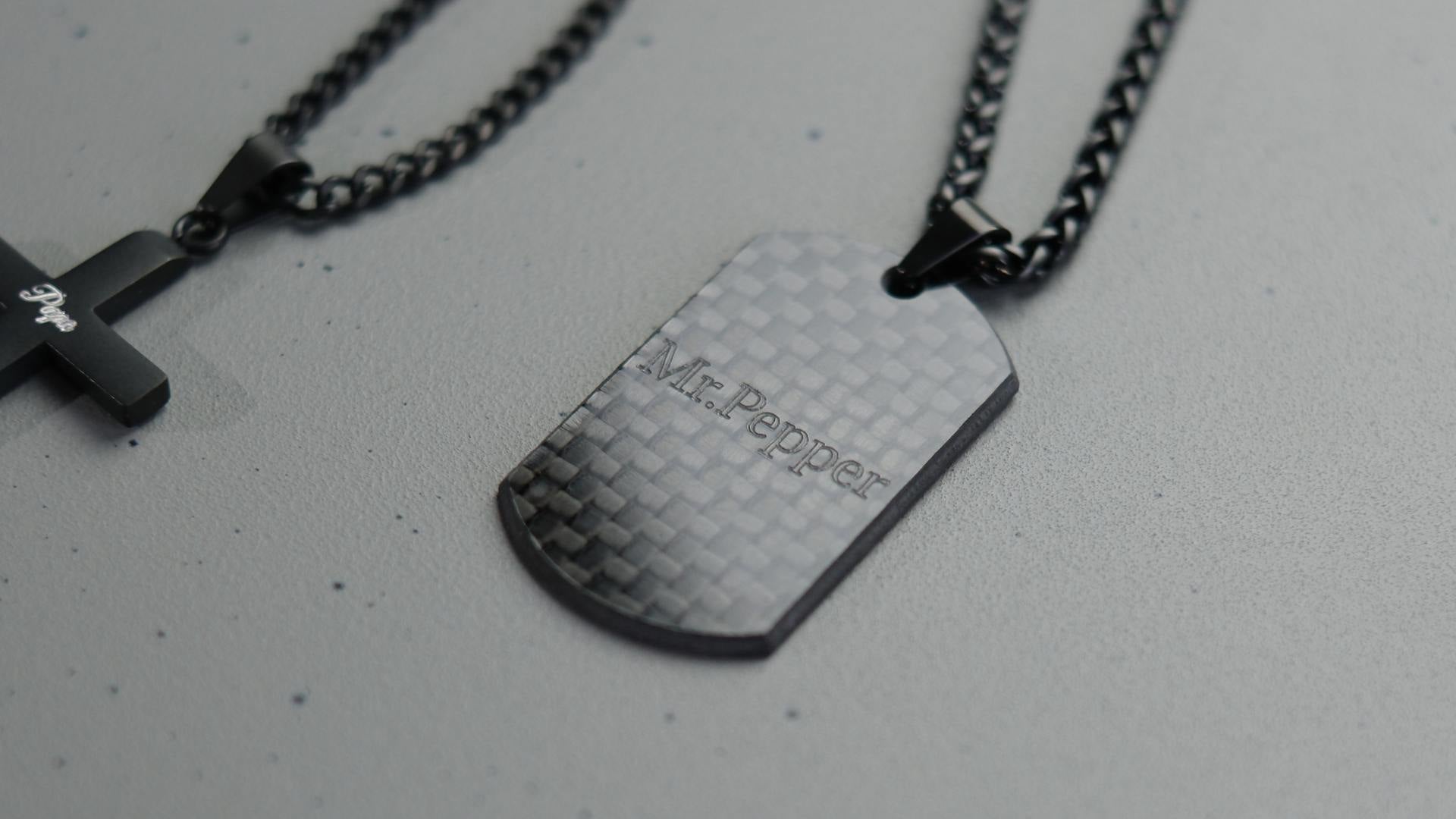 Persönlicher Schmuck mit Gravur – Dein individuelles Geschenk von Kohlenstoff 12